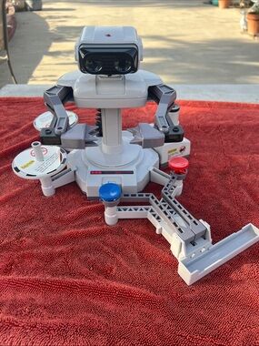 R.O.B. Nintendo’s Robotic Operating Buddy NES Tested